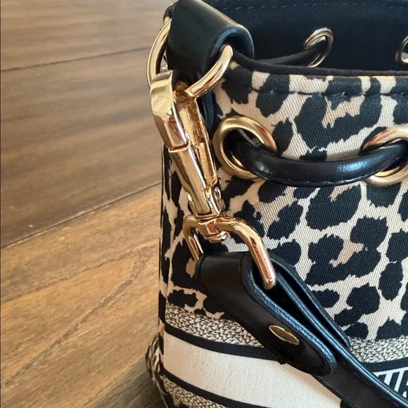 Dior GWP Beauty Crossbody - Picture 6 of 6